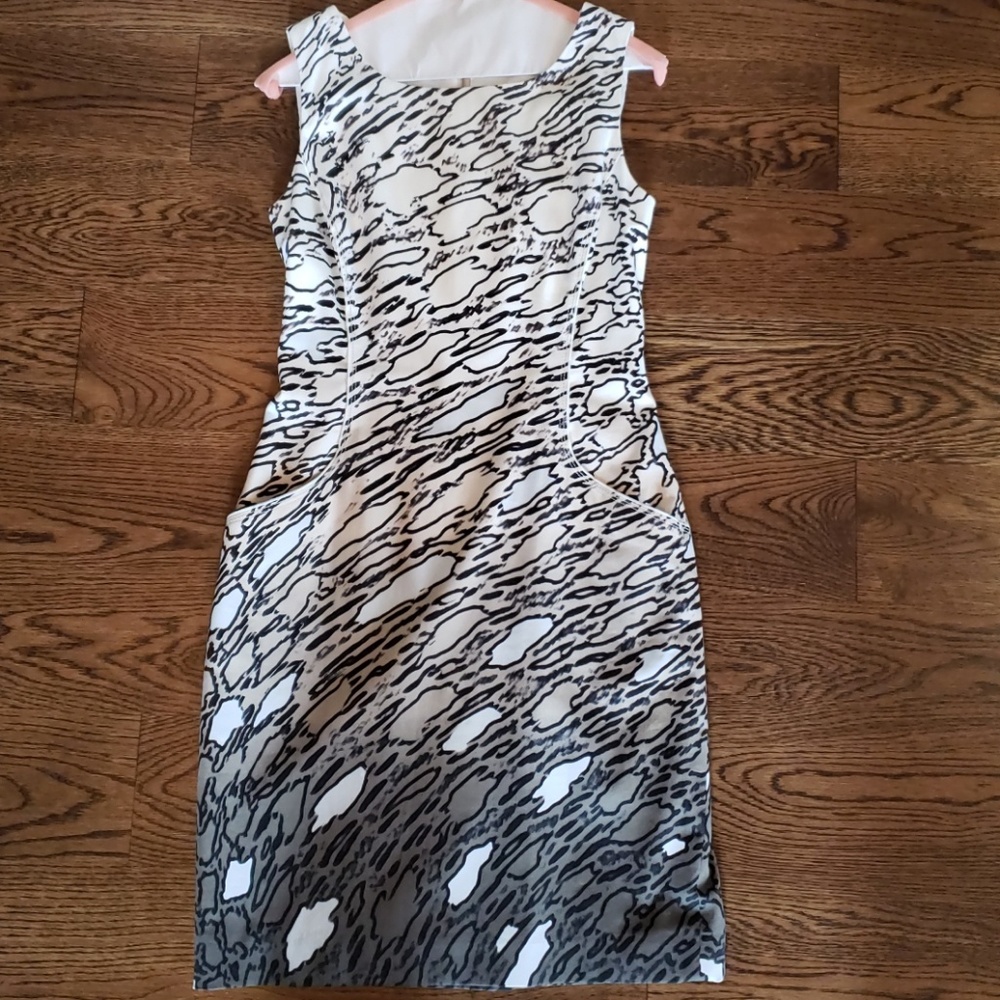 Dress - Picture 3 of 3